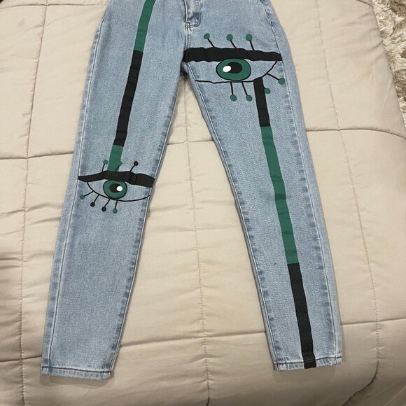 AKIRA Graphic Eye Print Jeans | High-Waisted Statement Denim - Picture 3 of 3